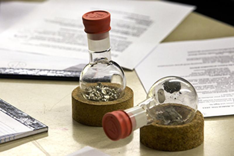  A new study suggests a different approach to labs in college science classes. (Photo: Norbert von der Groeben)